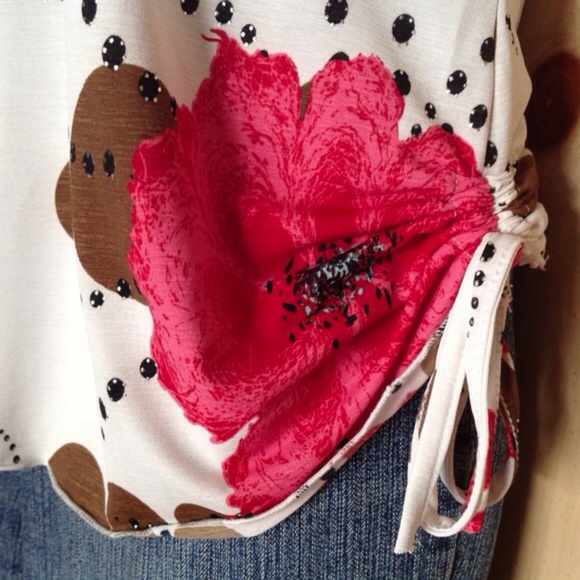 Boxy Floral Print Top or Blouse with Drawstrings - Picture 3 of 4